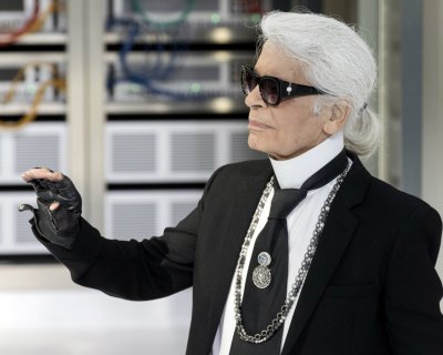 Zemřel legendární německý návrhář Karl Lagerfeld
